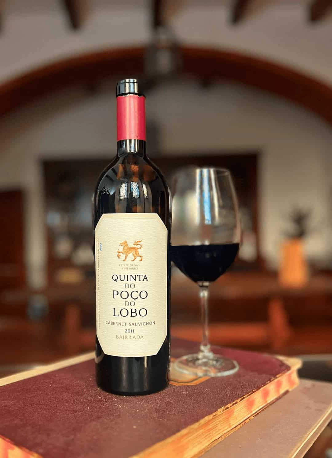 Prova de vinhos Quinta do Poço do Lobo nas Caves São João