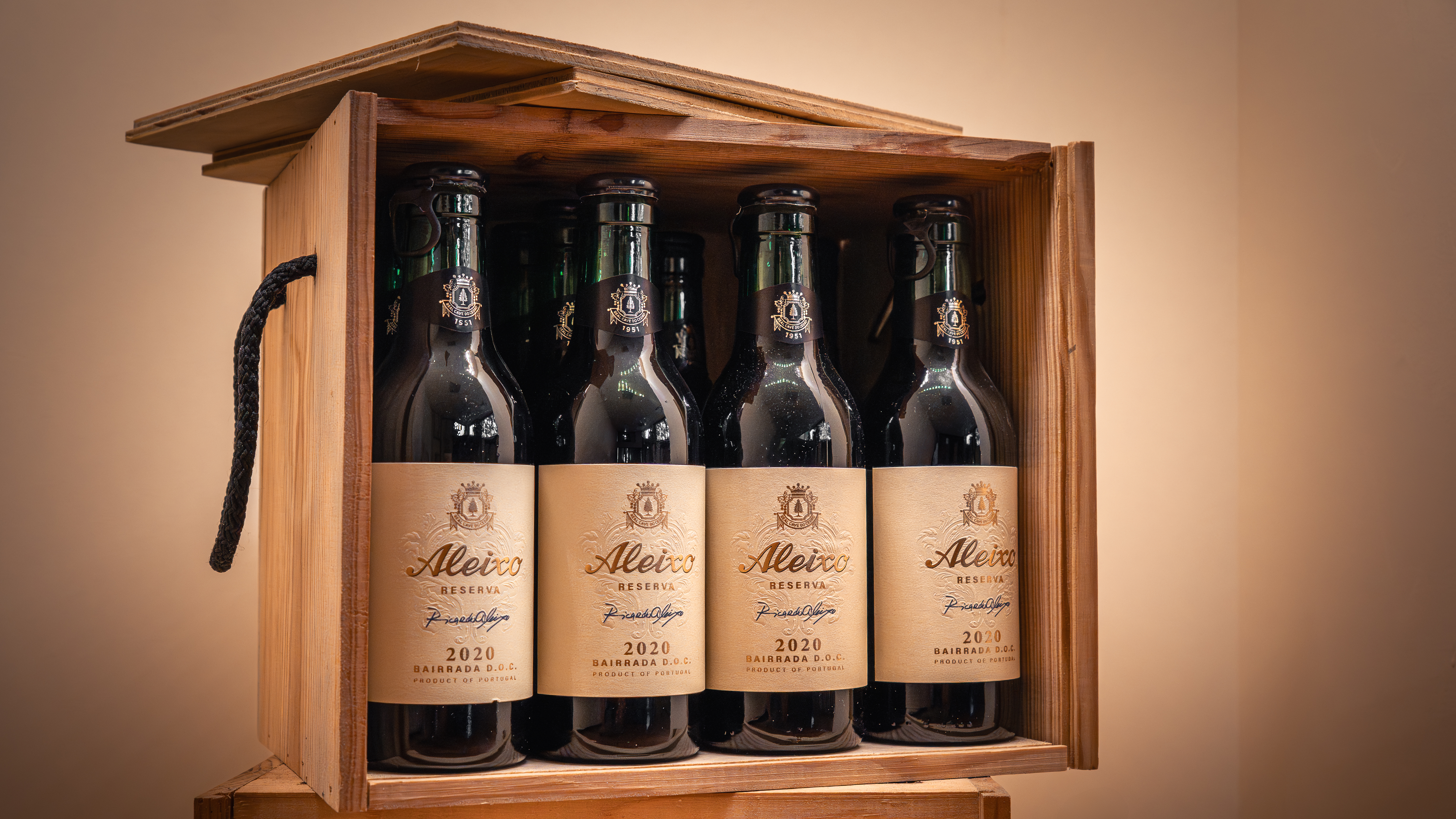 Guided visit to Real Cave do Cedro with a wine tasting of 4 wines